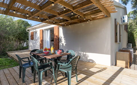 Turriccioli: Bâtiment, Bleu Azur, Piscine, Ciel, Ombre, Arbre, L'Eau, Rectangle, Design Urbain, Mobilier De Jardin
