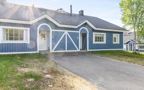 Teerenpesue G 61: Bleu, Toit, Domicile, Maison, Chalet, Siding, Porte, Biens, Allée, Ombre
