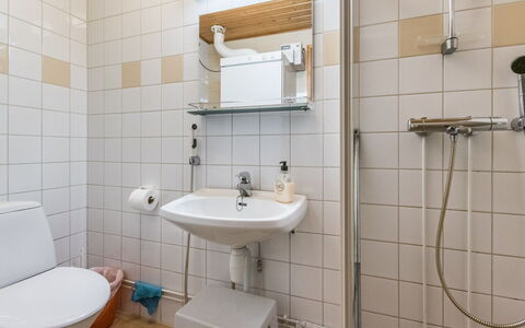 Urupää D 17: Salle De Bains, Lavabo, Luminaire Plomberie, Siège De Toilette, Toilette, Évier, Design Intérieur, Sol, Sol, Robinet