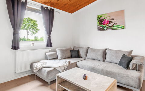 Wingst 101: Meubles, Propriété, Canapé, Bois, Fenêtre, Table, Design Intérieur, Cadre, Éclairage, Bâtiment