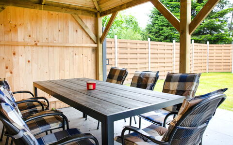 Wingst 101: Table, Meubles, Propriété, Chaise, Bois, Ombre, Plante, Design Intérieur, Mobilier De Jardin, Tableau De Plein Air