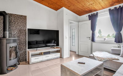 Zum Kreidesee Hemmoor 101.1: Propriété, Meubles, Confort, Bois, Canapé, Salon, Électroménager, Cuisinière, Télévision, Design Intérieur