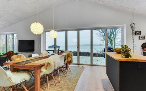Lika - 25M to the Fjord: Meubles, Canapé, Design Intérieur, Sol, Salon, Sol, Throw Pillow, Pièce, Oreiller