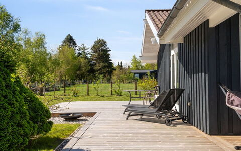 Harald - 300M from the Sea: Plafond, Sol, Design Intérieur, Sol, Composite, Meubles, Recours, Hôtel, Conception, Daylighting