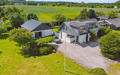 Alona - 90M from the Sea: Maison, Domicile, Toit, Chalet, Biens, Aménagement Paysager, Batiments Jardin, Siding, Ferme