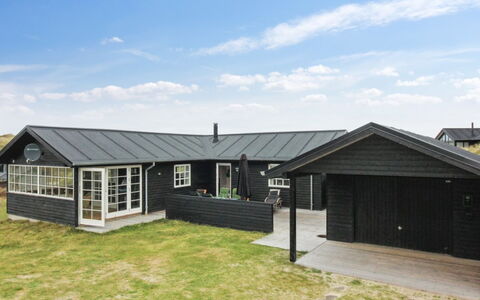 Merina - 150M from the Sea: Maison, Domicile, Porte, Toit, Chalet, Biens, Jardin, Ombre, Siding, Cour