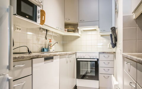 Soidinaukia a 11: Appareil De Cuisine, Cuisine, Principaux Appliance, Comptoir, Design Intérieur, Cabinetry, Sol, Électroménager, Évier, Sol