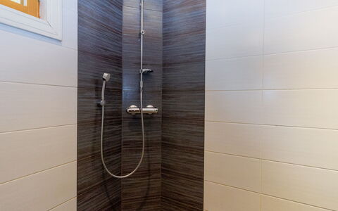 Anttoora 3: Sol, Sol, Salle De Bains, Luminaire Plomberie, Composite, Tuile, Tete De Douche, Douche, Plomberie