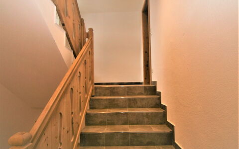 Wildschönau 800: Marron, Escaliers, Bois, Architecture, Maison, Sol, Bâtiment, Sol, Mur