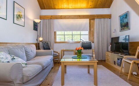 Teerenpesue G 60: Meubles, Design Intérieur, Sol, Bois, Plafond, Canapé, Sol, Pièce, Salon, Éclairage