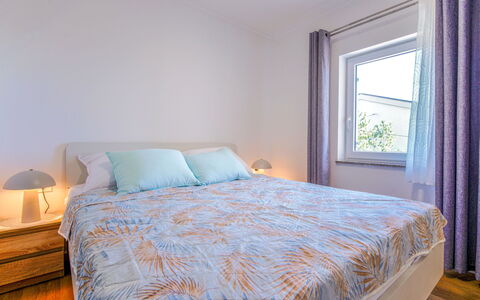 Karlobag 180: Lit, Design Intérieur, Meubles, Chambre, Mur, Sol, Sol, Drap De Lit, Literie, Bois