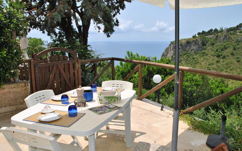 Ancoretta: Ciel, Propriété, Table, Vaisselle, Bleu Azur, Mobilier De Jardin, Design Intérieur, Architecture, Tableau De Plein Air, Ombre
