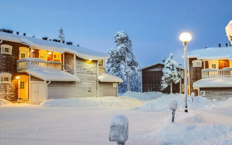 Outapailakka J 7: Voie Navigable, Banque, Cours D'Eau, Lac, Chalet, Forêt, Canal, Réservoir, Cabane En Rondins