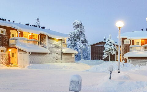 Outapailakka J 9: Voie Navigable, Banque, Cours D'Eau, Lac, Chalet, Forêt, Canal, Réservoir, Cabane En Rondins