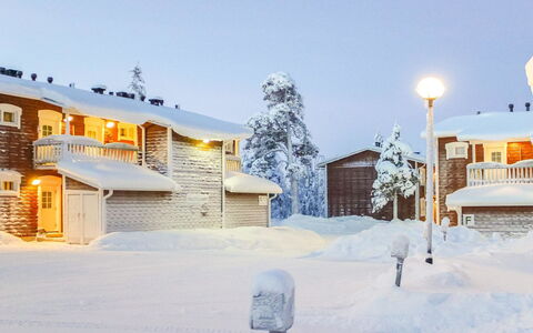 Outapailakka J 10: Voie Navigable, Banque, Cours D'Eau, Lac, Chalet, Forêt, Canal, Réservoir, Cabane En Rondins