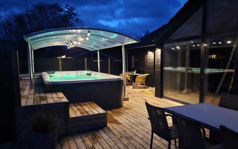 Grep - 800M from the Sea: Piscine, Sol, Sol, Composite, Baignoire, Plate-Forme, Mobilier De Jardin, Ombre, Luminaire Plomberie