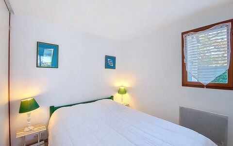 Saint Palais sur Mer 198: Lit, Meubles, Chambre, Design Intérieur, Bois, Sol, Sol, Drap De Lit, Pièce, Plafond