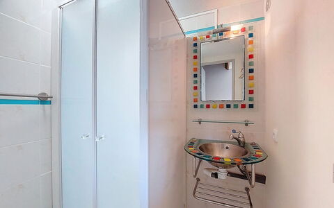 Saint Palais sur Mer 198: Mur, Luminaire Plomberie, Design Intérieur, Salle De Bains, Sol, Sol, Lavabo, Plomberie, Pièce, Évier