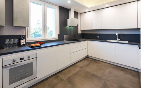 Villa Maddalena - Siracusa, Sicilia: Comptoir, Cabinetry, Propriété, Appareil De Cuisine, Électroménager, Cuisine, Cuisinière, Evier, Bois, Design Intérieur