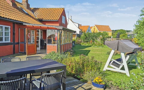 Elvira - 300M from the Sea: Bois, Toit, Architecture, Domicile, Maison, Chalet, Siding, Dur, Pente, Biens