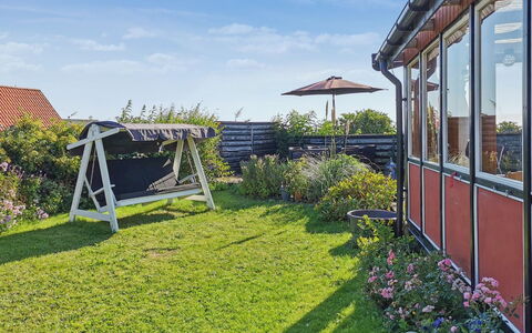 Elvira - 300M from the Sea: Bois, Toit, Architecture, Domicile, Maison, Chalet, Siding, Dur, Pente, Biens