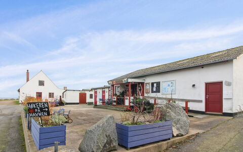 Elvira - 300M from the Sea: Bois, Toit, Architecture, Domicile, Maison, Chalet, Siding, Dur, Pente, Biens