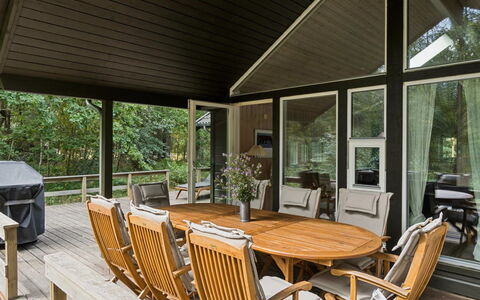 Ellynor - 600M from the Sea: Bois, Porche, Meubles, Chaise, Porte, Dur, Domicile, Table Cuisine Et Salle A Manger, Chalet, Plate-Forme