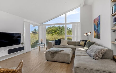 Annrike - 400M from the Sea: Canapé, Design Intérieur, Meubles, Plafond, Salon, Sol, Sol, Domicile, Parquet