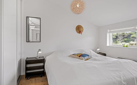 Annrike - 400M from the Sea: Lit, Design Intérieur, Meubles, Chambre, Mur, Literie, Drap De Lit, Sol, Plafond, Bois