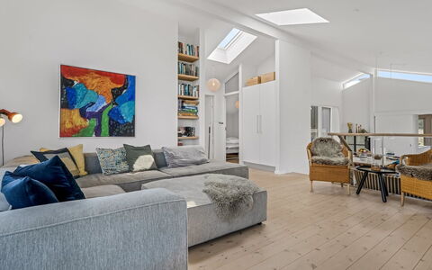 Annrike - 400M from the Sea: Meubles, Design Intérieur, Sol, Sol, Canapé, Mur, Parquet, Bois, Plafond, Salon
