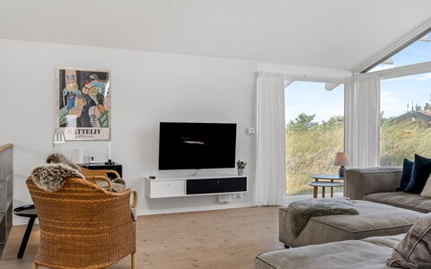 Annrike - 400M from the Sea: Meubles, Design Intérieur, Sol, Canapé, Mur, Sol, Salon, Bois, Plafond, Pièce