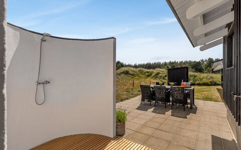 Annrike - 400M from the Sea: Sol, Composite, Ombre, Daylighting, Dur, Mobilier De Jardin, Balcon, Plate-Forme, Structure En Plein Air
