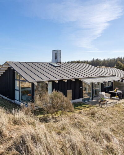 Annrike - 400M from the Sea
