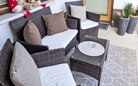 Finkenberg 900: Meubles, Coussin, Mobilier De Jardin, Chaise, Design Intérieur, Canapé, Domicile, Throw Pillow, Osier, Salon