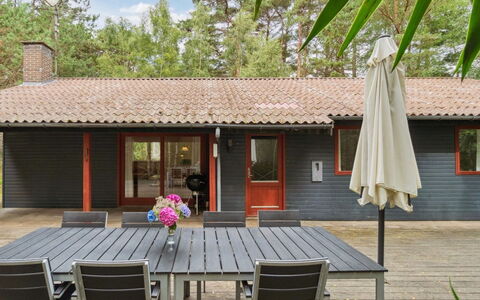 Clementine - 1.2Km from the Sea: Bois, Toit, Architecture, Domicile, Maison, Chalet, Siding, Dur, Pente, Biens