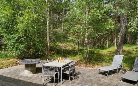 Clementine - 1.2Km from the Sea: Bois, Toit, Architecture, Domicile, Maison, Chalet, Siding, Dur, Pente, Biens
