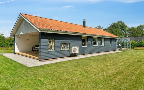 Geske - 3.2Km from the Sea: Bois, Toit, Architecture, Domicile, Maison, Chalet, Siding, Dur, Pente, Biens