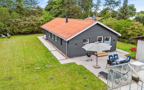 Geske - 3.2Km from the Sea: Bois, Toit, Architecture, Domicile, Maison, Chalet, Siding, Dur, Pente, Biens