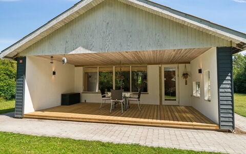 Geske - 3.2Km from the Sea: Bois, Toit, Architecture, Domicile, Maison, Chalet, Siding, Dur, Pente, Biens