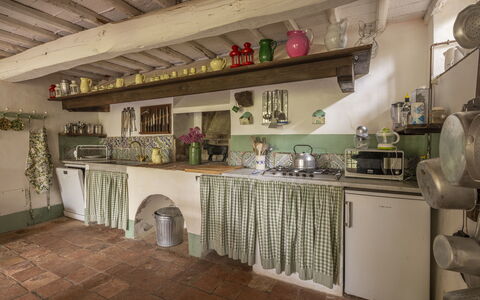 La Casa Dei Limoni, Camaiore, Pet Friendly, Wifi: Cuisine, Meubles, Bois, Sol, Design Intérieur, Comptoir, Appareil De Cuisine, Domicile, Cabinetry, Sol