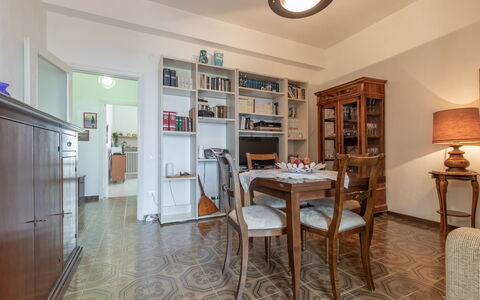 Il Colle Sul Mare Holiday Home: Meubles, Cadre, Table, Bois, Design Intérieur, Rayonnage, Sol, Sol, Salon, Dur