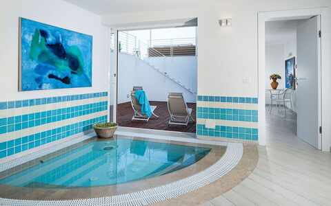 Casa Mareblu - Marina Di Modica, Sicilia: L'Eau, Propriété, Piscine, Bleu, Bleu Azur, Canapé, Design Intérieur, Sol, Sol, Salon