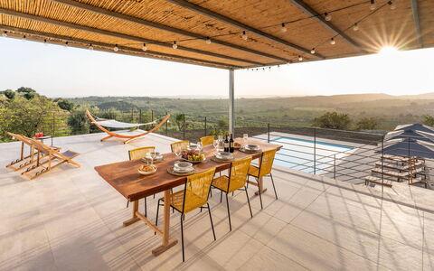 Casa Bianca - Noto, Sicilia: Table, Meubles, Propriété, Ciel, Plante, Bois, Ombre, Design Intérieur, Mobilier De Jardin, Tableau De Plein Air