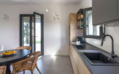 Casa Bianca - Noto, Sicilia: Evier, Évier, Robinet, Propriété, Cabinetry, Meubles, Comptoir, Luminaire Plomberie, Table, Cuisine