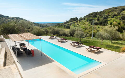 Casabella - Avola, Sicilia: Ciel, Nuage, Arbre, Plante, Piscine, Mobilier De Jardin, Plan D'Eau, Ombre, Loisir, Design Urbain