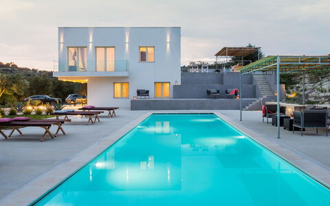 Casabella - Avola, Sicilia: L'Eau, Ciel, Propriété, Piscine, Bâtiment, Nuage, Fenêtre, Bleu Azur, Mobilier De Jardin, Ombre