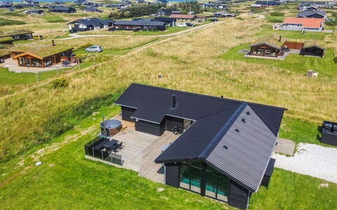 Månviva - 500M from the Sea: Herbe, Vert, Maison, Chalet, Prairie, Zone Rurale, Écorégion, Paysage, Lot Terre, Arbuste