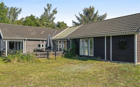 Fredrike - 500M from the Sea: Bois, Domicile, Porche, Plate-Forme, Dur, Toit, Tache De Bois, Parquet, Eco Hôtel