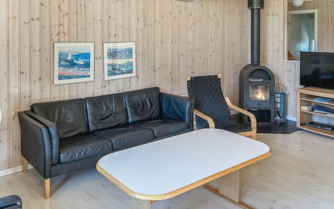 Fredrike - 500M from the Sea: Bois, Domicile, Porche, Plate-Forme, Dur, Toit, Tache De Bois, Parquet, Eco Hôtel