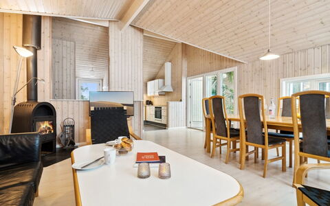 Fredrike - 500M from the Sea: Bois, Domicile, Porche, Plate-Forme, Dur, Toit, Tache De Bois, Parquet, Eco Hôtel